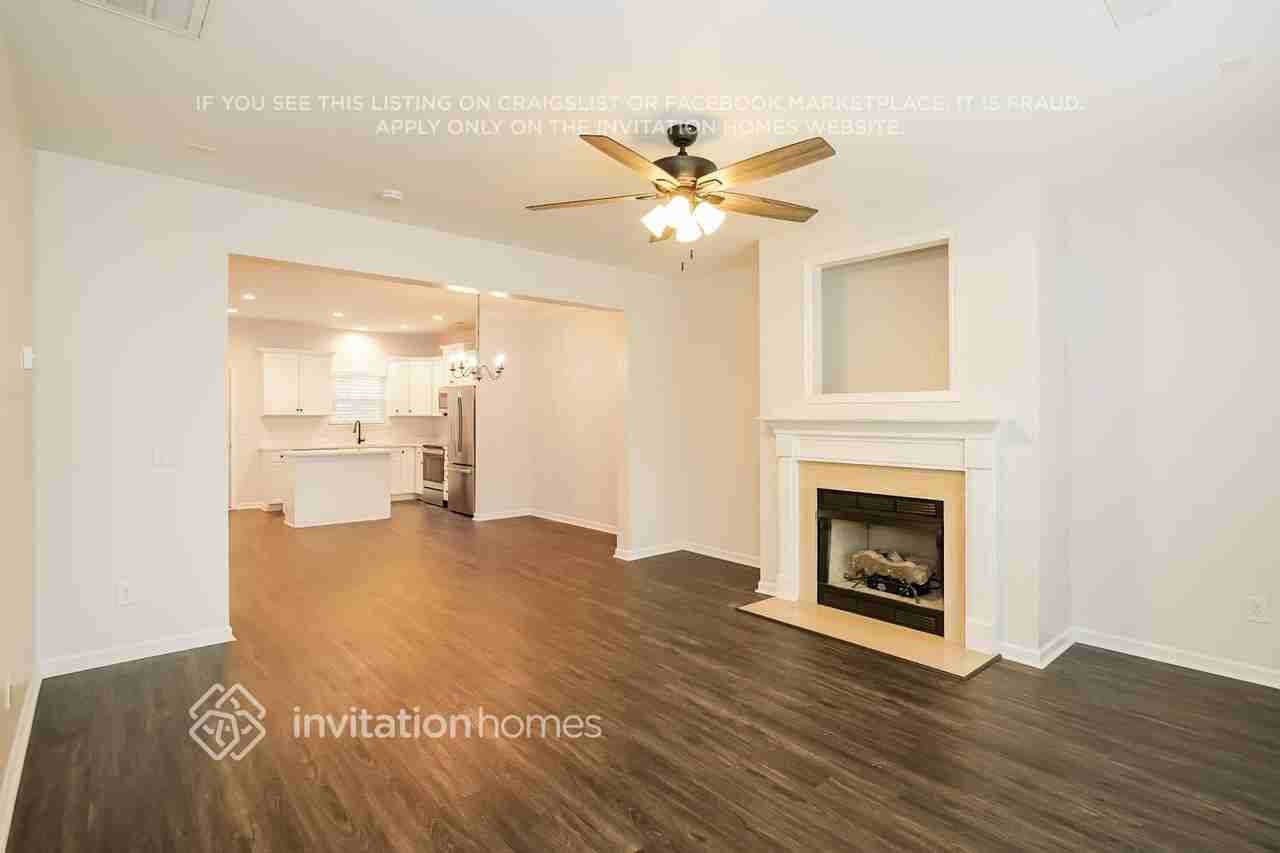 403 Tapestry Pl #201 - Photo 2 of 16