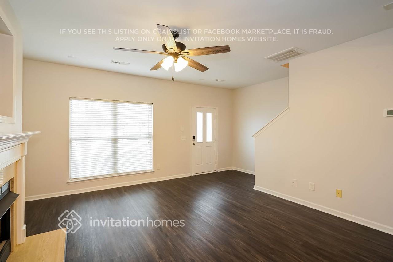 403 Tapestry Pl #201 - Photo 3 of 16