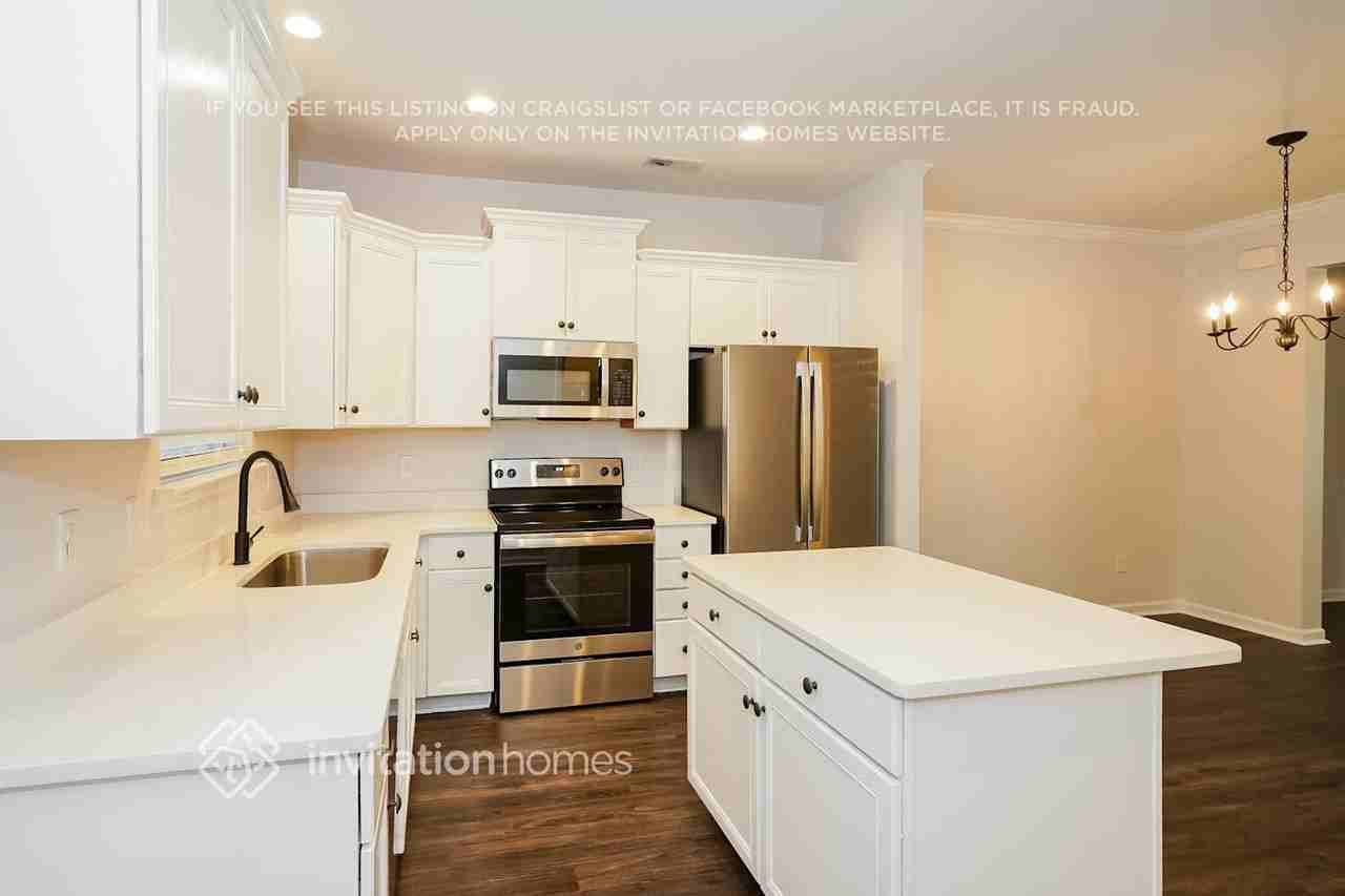 403 Tapestry Pl #201 - Photo 5 of 16