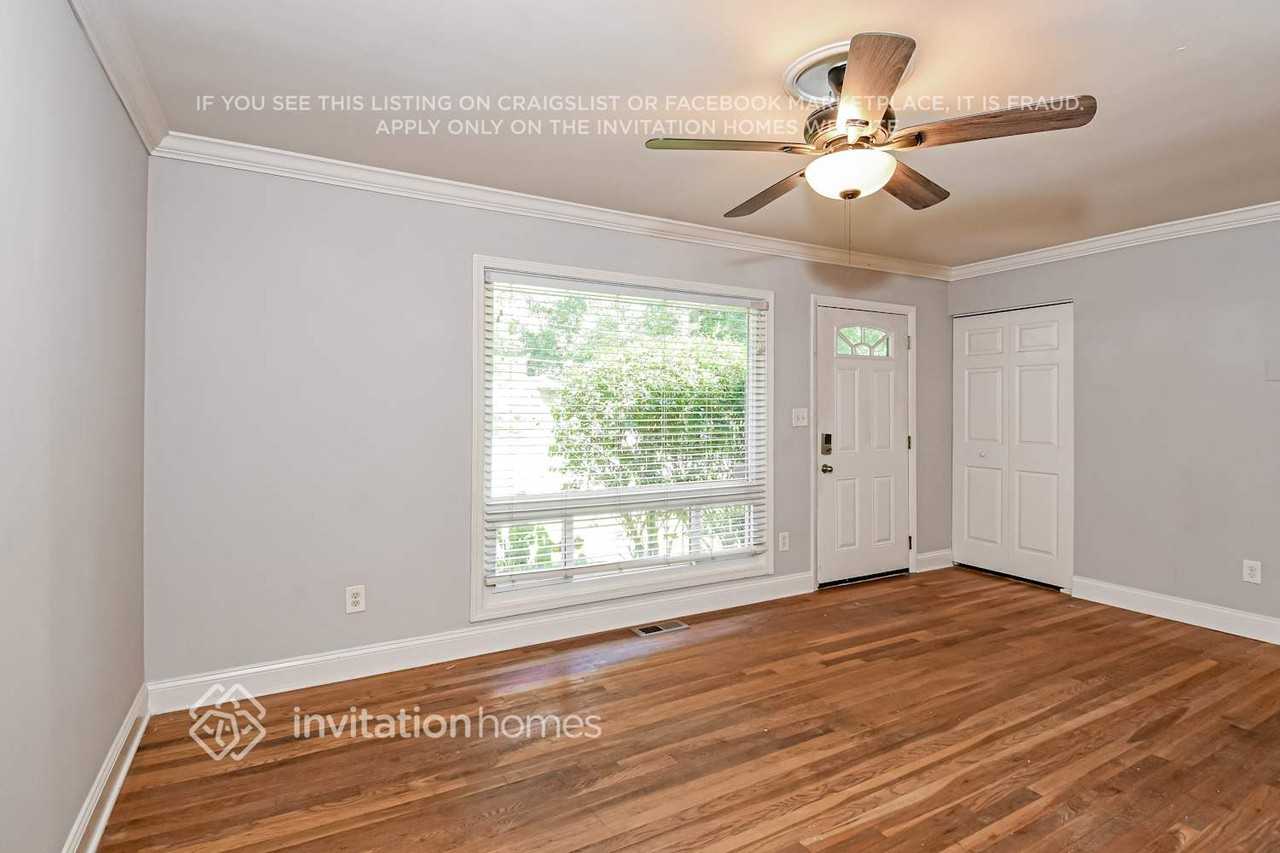 1627 Wildwood Rd - Photo 4 of 18