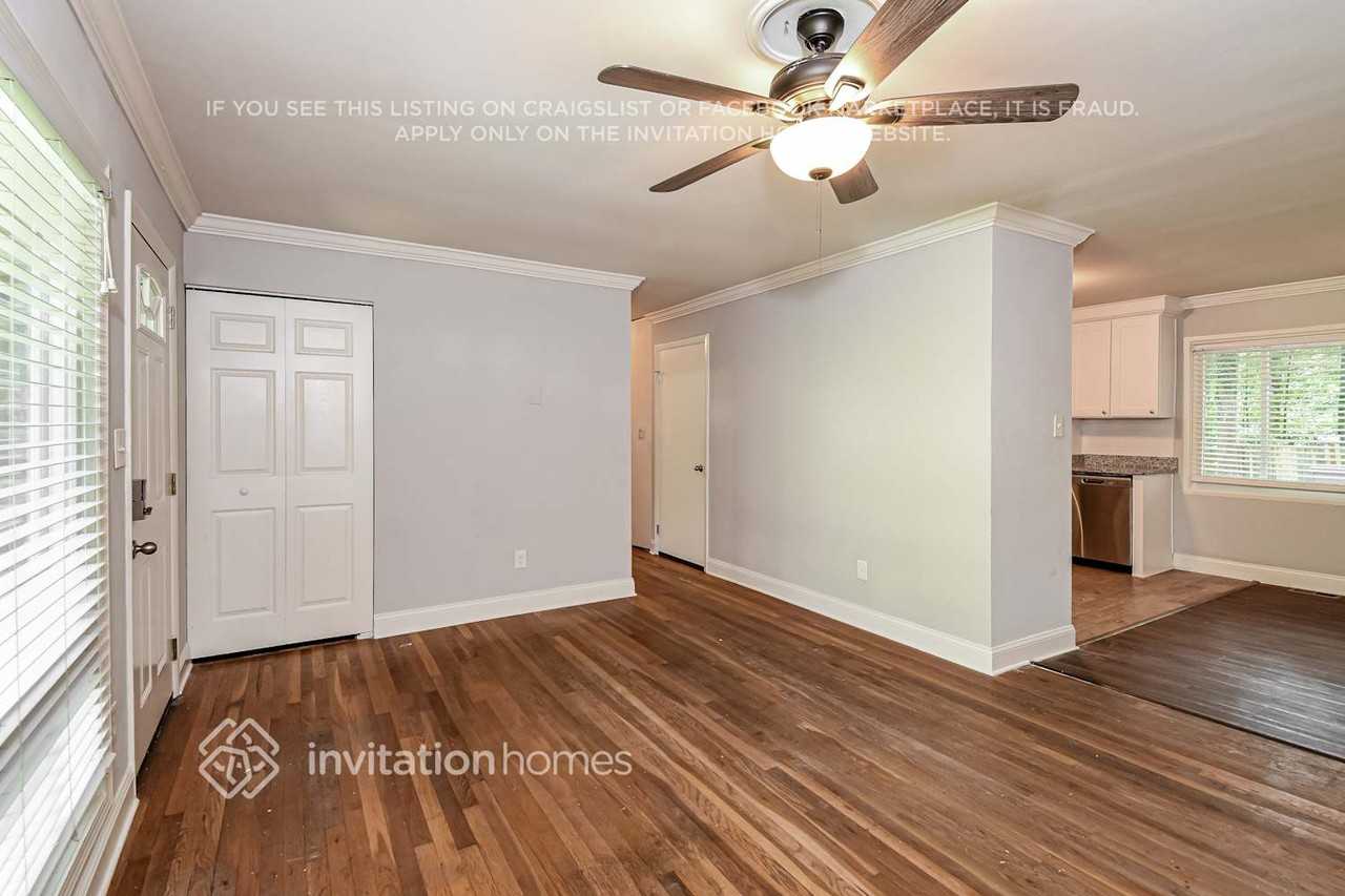 1627 Wildwood Rd - Photo 5 of 18