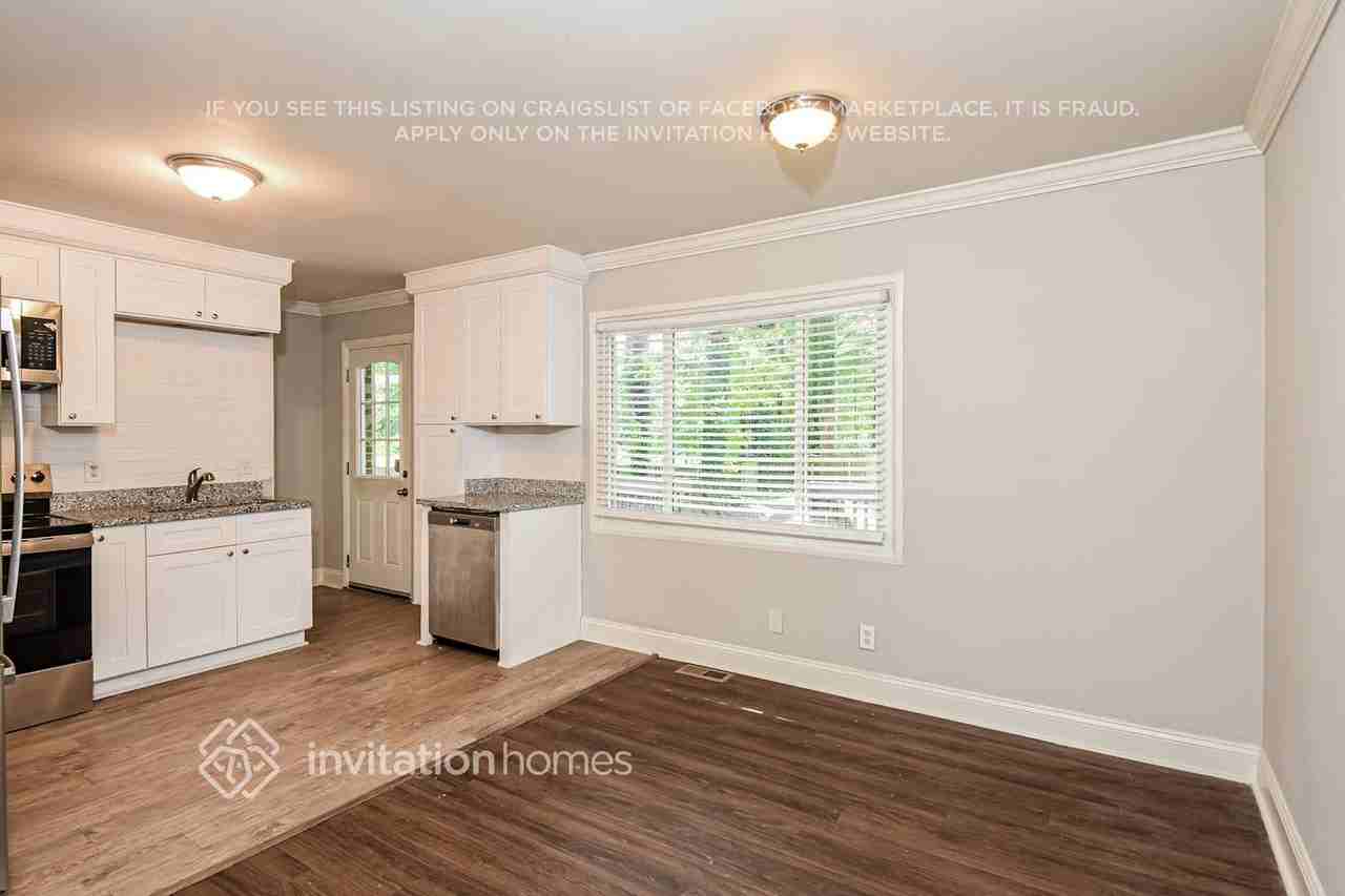 1627 Wildwood Rd - Photo 7 of 18