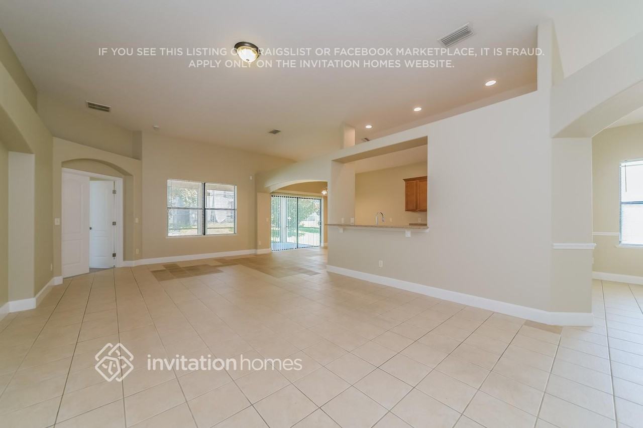 796 Lake Cummings Blvd - Photo 4 of 17