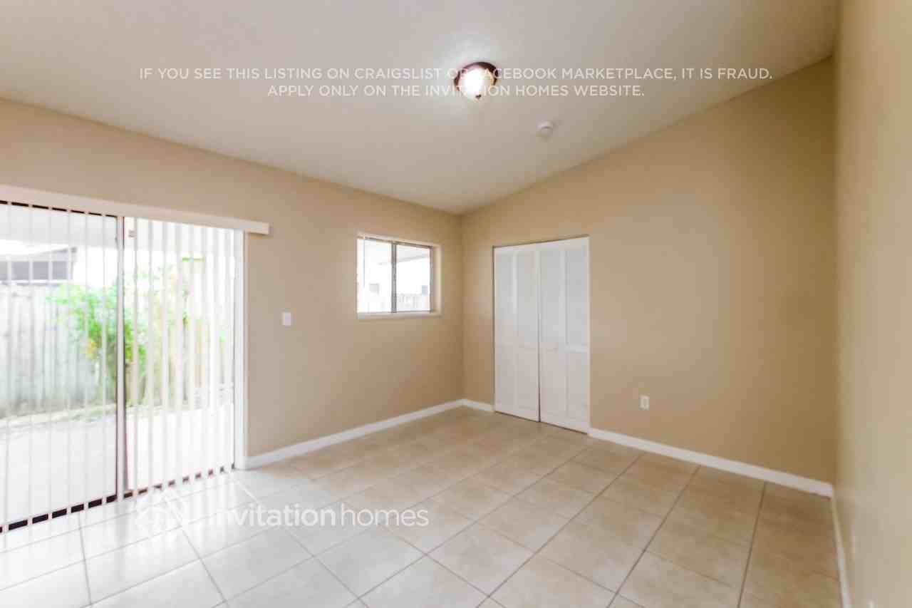 10215 Nw 126th St - Photo 6 of 17