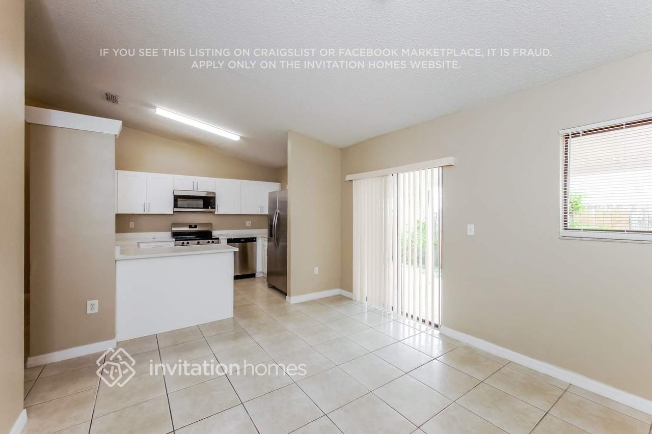 10215 Nw 126th St - Photo 7 of 17