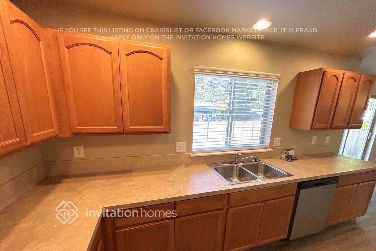 15911 67th Avenue Ct E - Photo 5 of 11