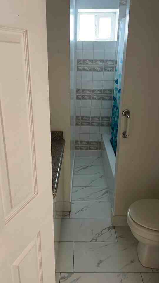 1065 E 59th Ave - Photo 3 of 5