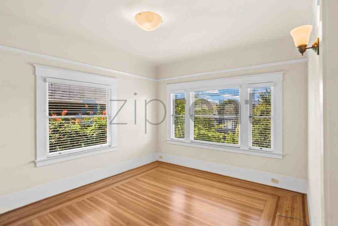 5354 Bryant Ave - Photo 7 of 26