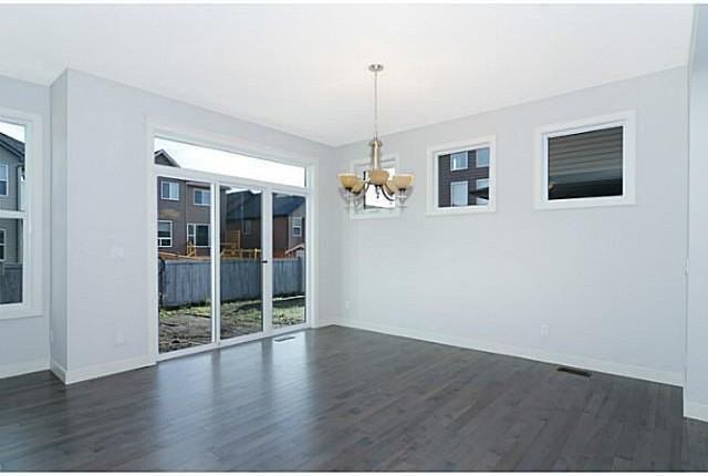 227 Ravenscroft Green Se - Photo 4 of 18