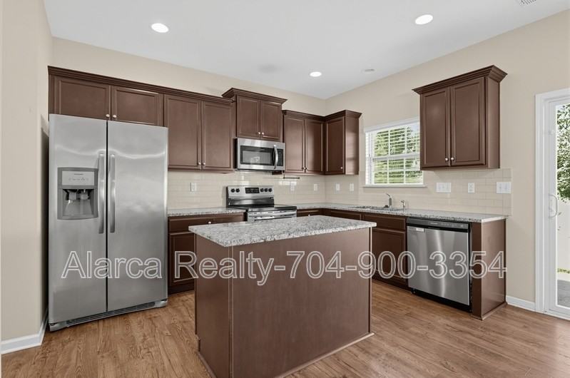 9724 Chase View Dr - Photo 4 of 21