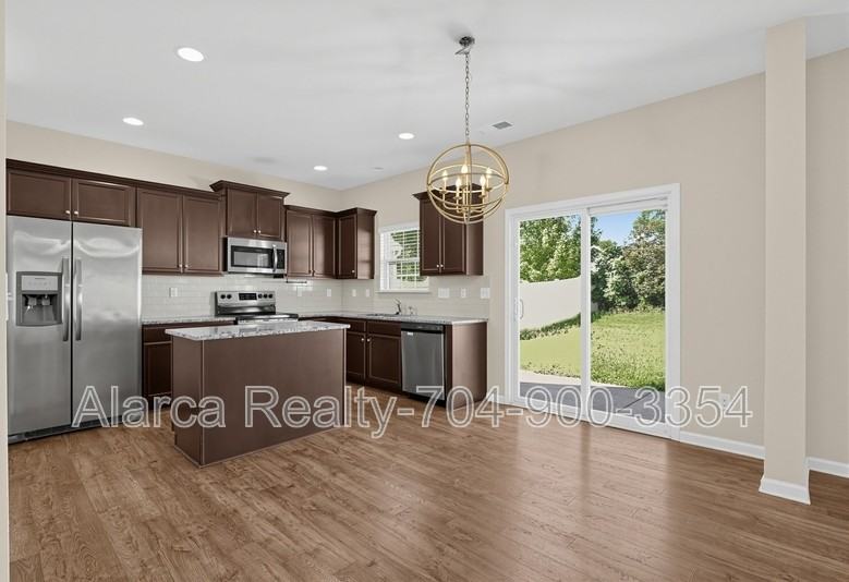 9724 Chase View Dr - Photo 5 of 21