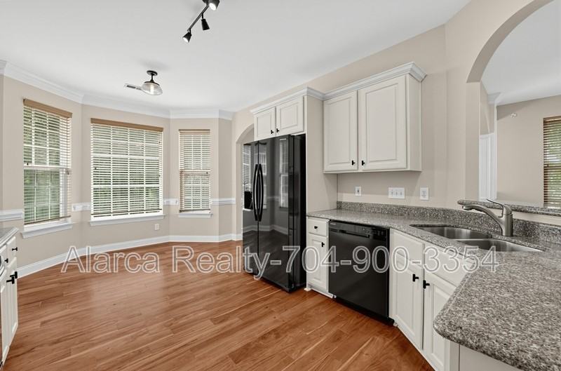 12928 Windy Lea Ln - Photo 2 of 23