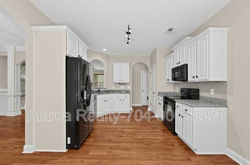 12928 Windy Lea Ln - Photo 3 of 23