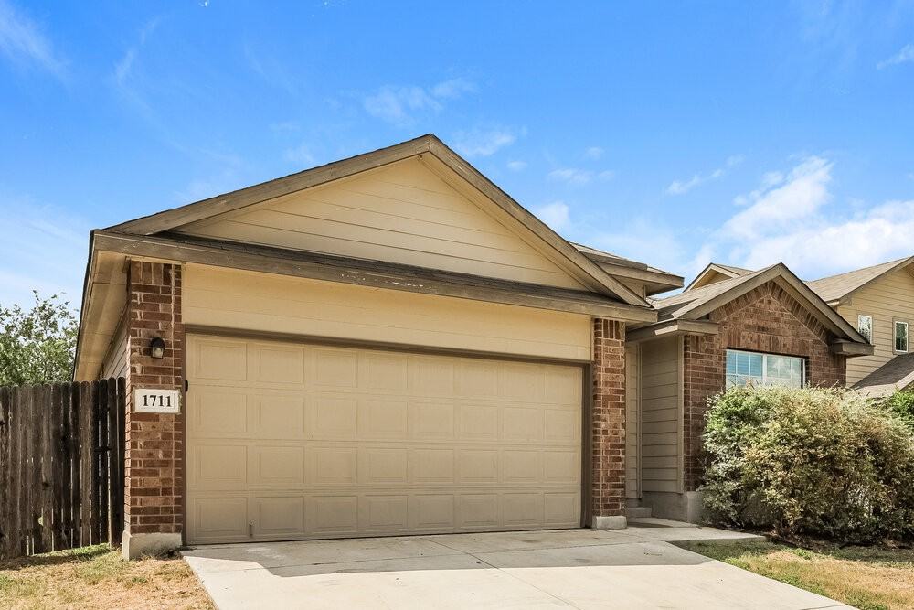 1711 Emerald Edge - Photo 3 of 16