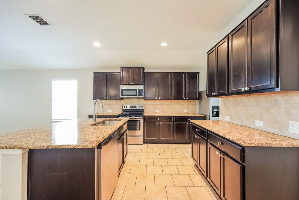 1711 Emerald Edge - Photo 7 of 16