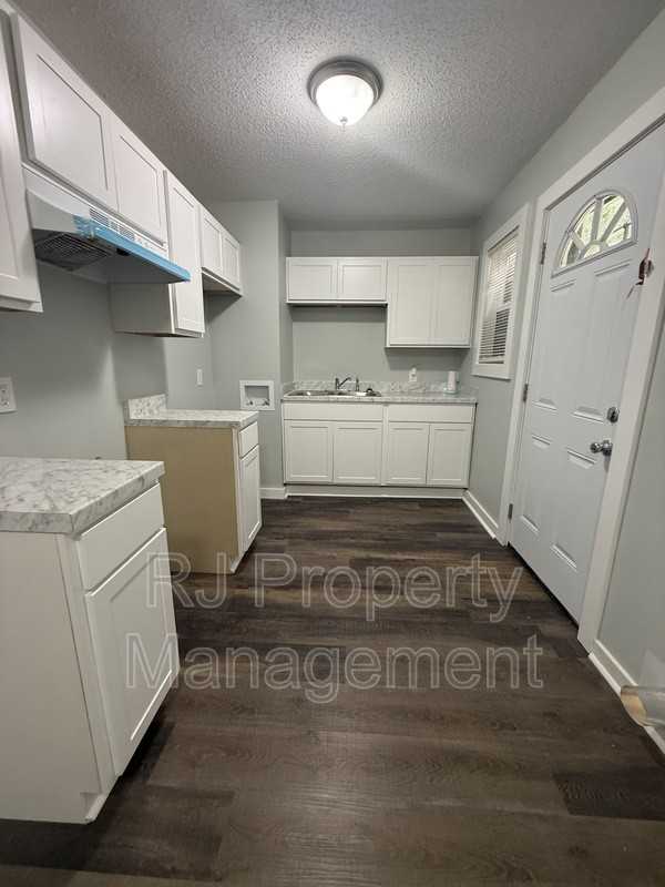 307 W Peebles Rd - Photo 4 of 9