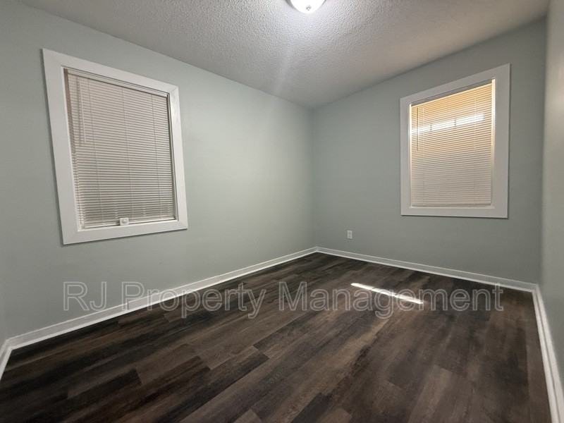 307 W Peebles Rd - Photo 6 of 9