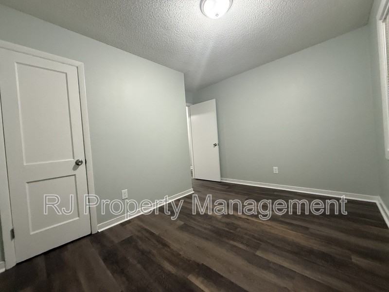 307 W Peebles Rd - Photo 7 of 9