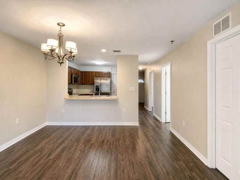5527 Yale St - Photo 5 of 14