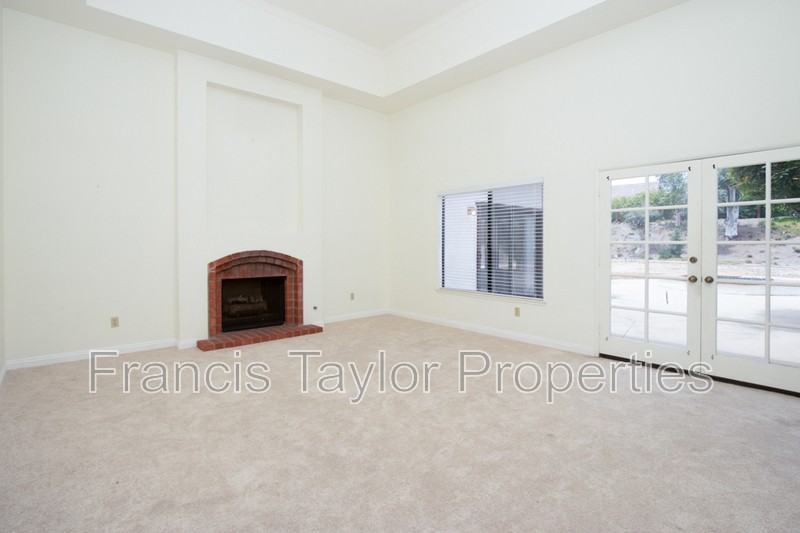 3209 Avenida Hacienda - Photo 7 of 44