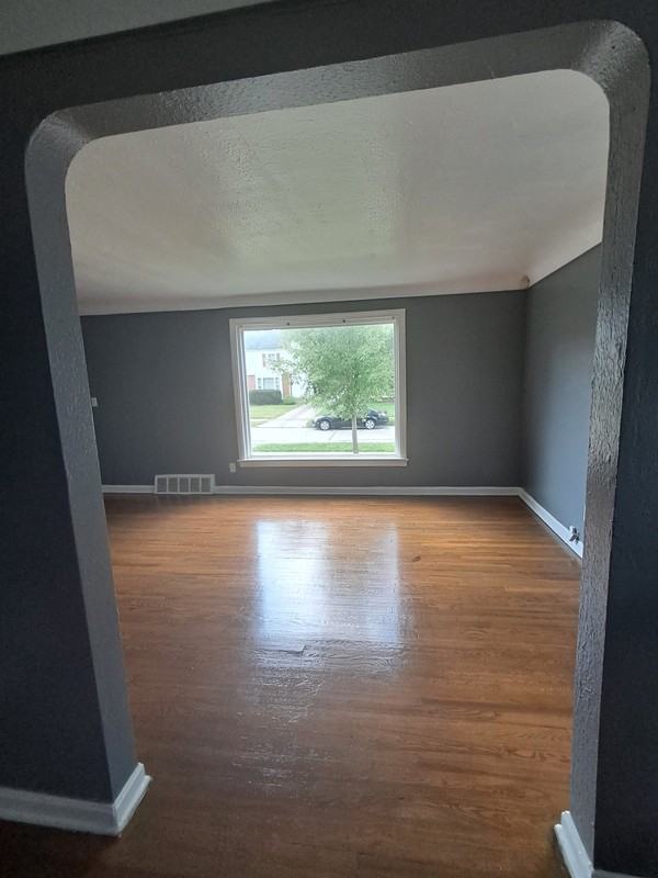 20901 Clare Ave - Photo 4 of 33