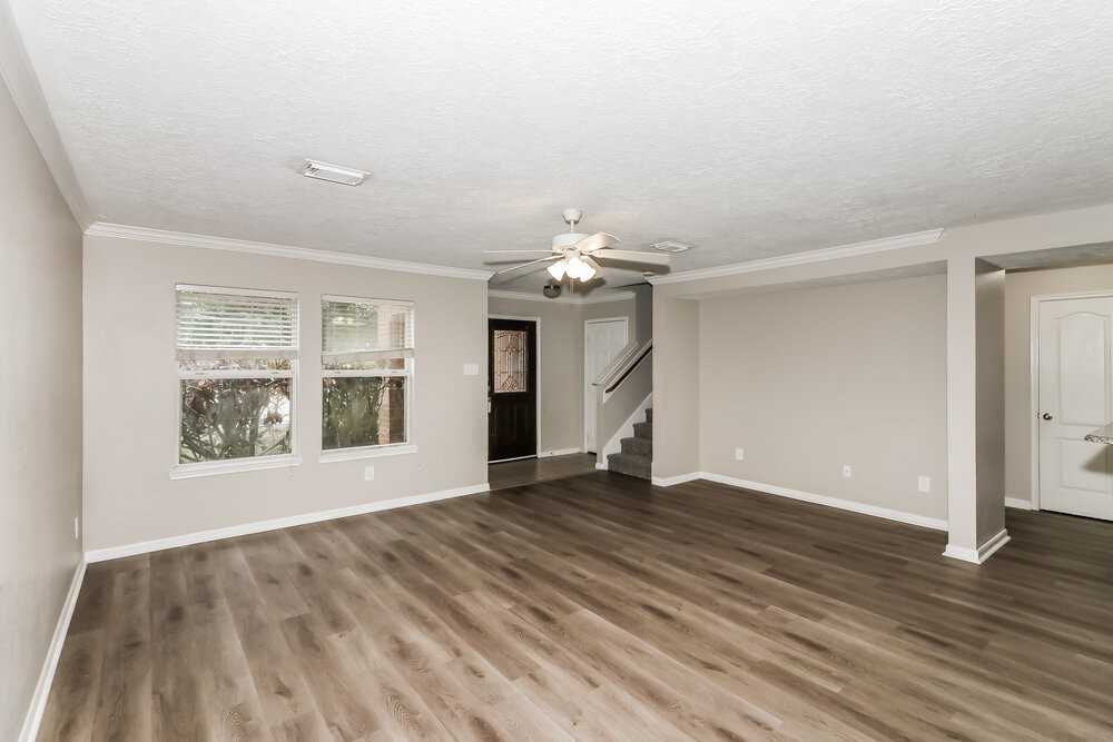 19811 Breezy Cove Ct - Photo 4 of 17
