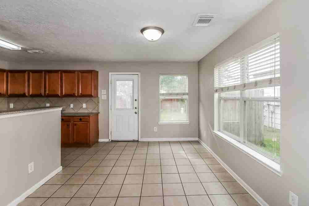 19811 Breezy Cove Ct - Photo 5 of 17