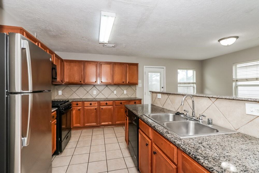19811 Breezy Cove Ct - Photo 6 of 17