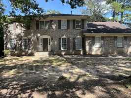 featured image of 2300 Fenhurst Pl