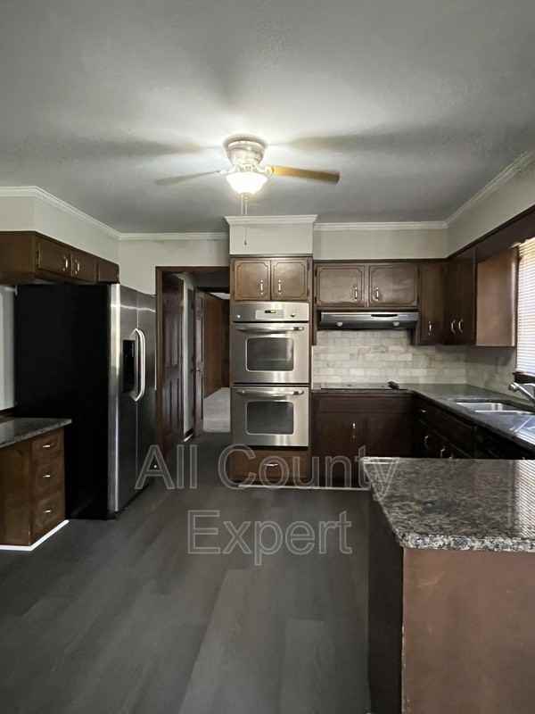 2300 Fenhurst Pl - Photo 6 of 26