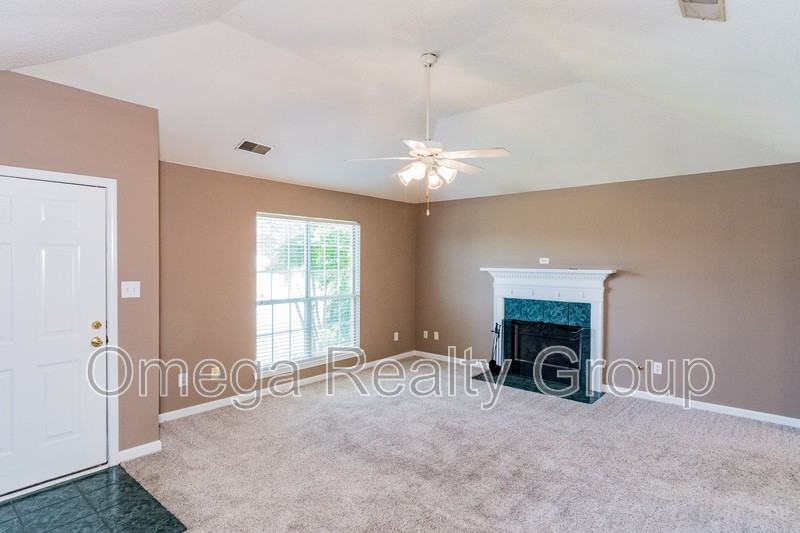 2038 Plantation Pkwy - Photo 3 of 26