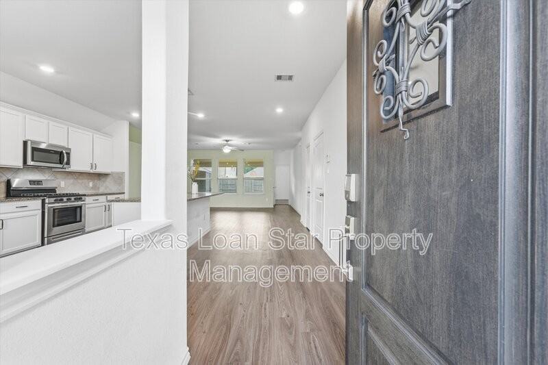 9306 Victoria Valley Ct - Photo 4 of 28