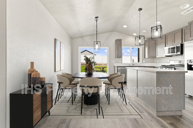 6030 Tarsus Ln - Photo 4 of 20
