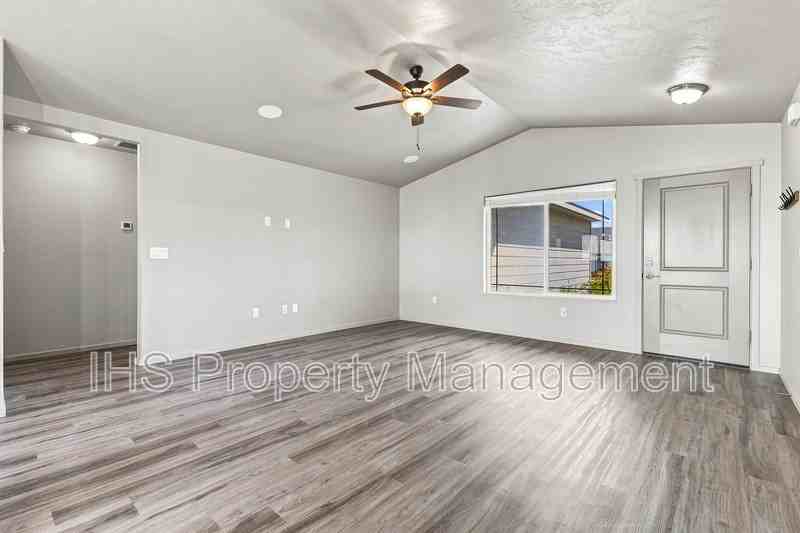 6030 Tarsus Ln - Photo 6 of 20