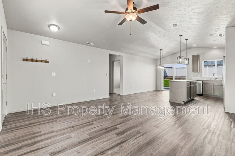 6030 Tarsus Ln - Photo 7 of 20