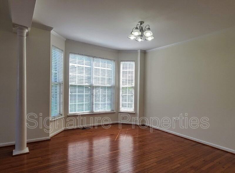 210 Hillside Ct - Photo 7 of 31