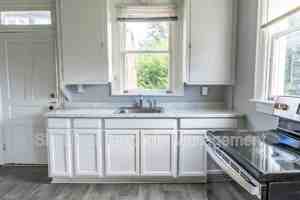 featured image of 326 S Potomac St