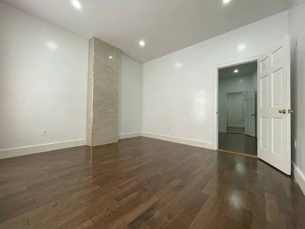 1639 Dekalb Avenue #1 - Photo 6 of 10