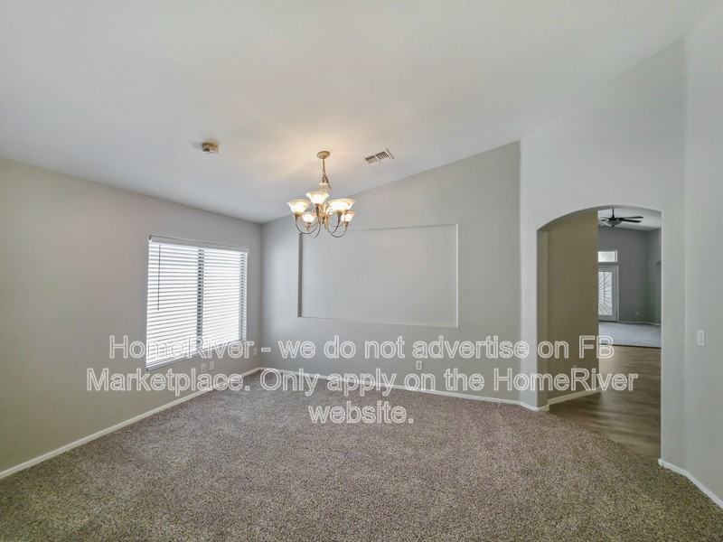 8539 W Magnolia St - Photo 4 of 20
