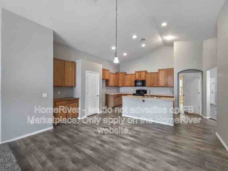 8539 W Magnolia St - Photo 5 of 20