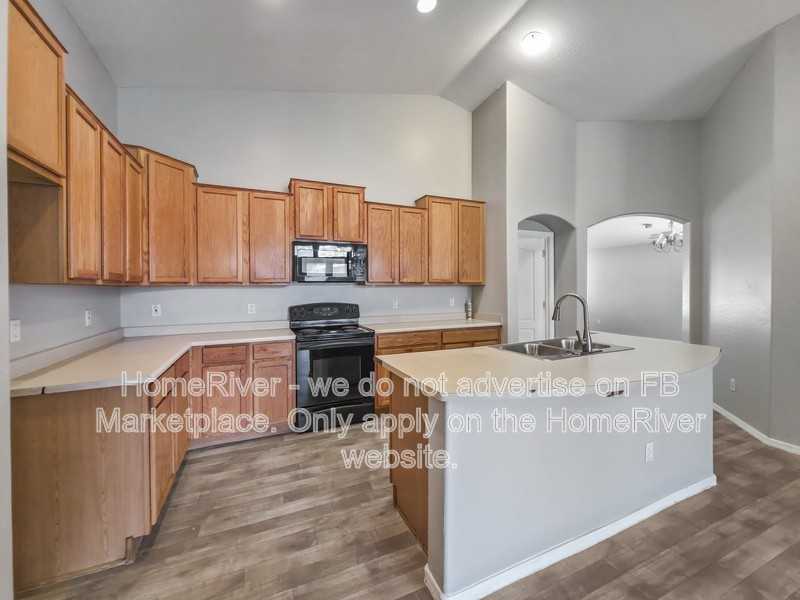 8539 W Magnolia St - Photo 7 of 20