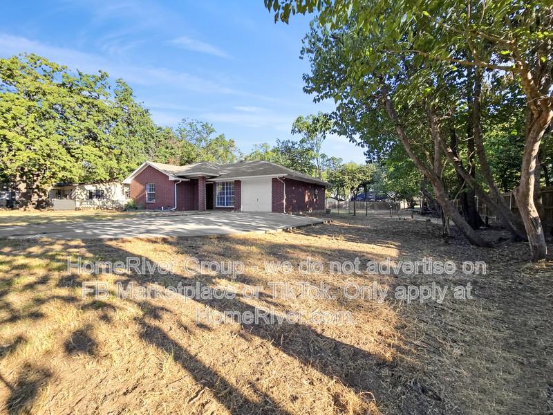 1113 Poe St - Photo 2 of 22