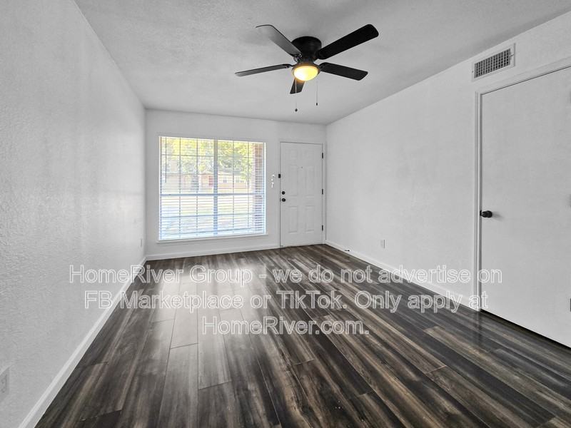 1113 Poe St - Photo 3 of 22