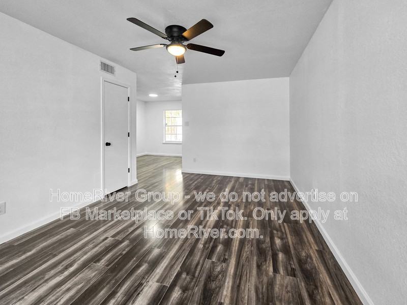 1113 Poe St - Photo 4 of 22