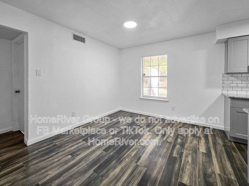1113 Poe St - Photo 5 of 22