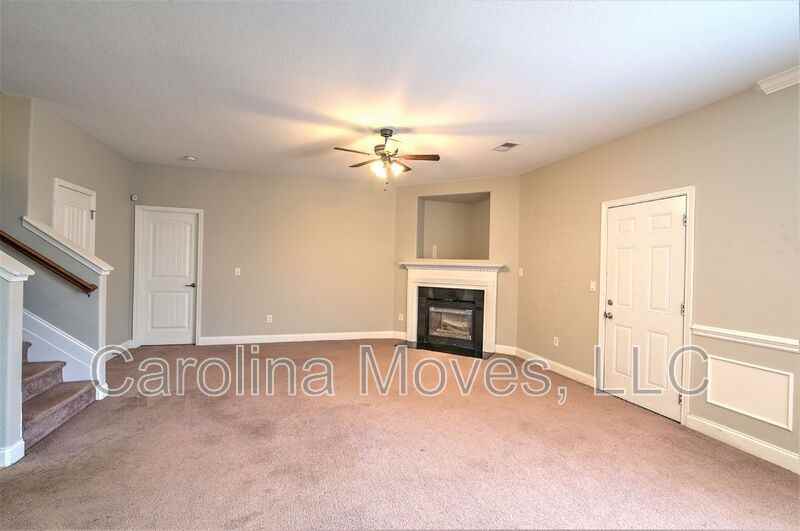 836 Bayshore Ln - Photo 3 of 23