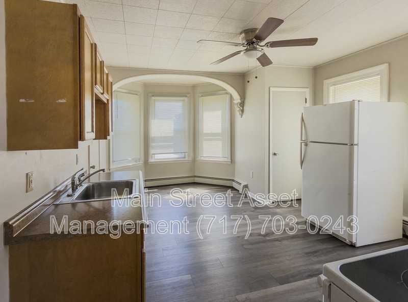 476 N Charlotte St #2 - Photo 3 of 24