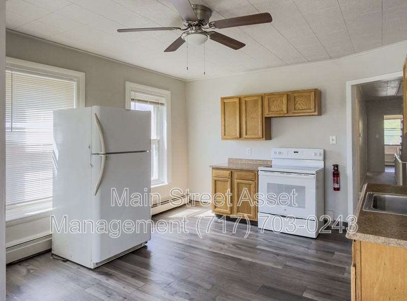 476 N Charlotte St #2 - Photo 4 of 24