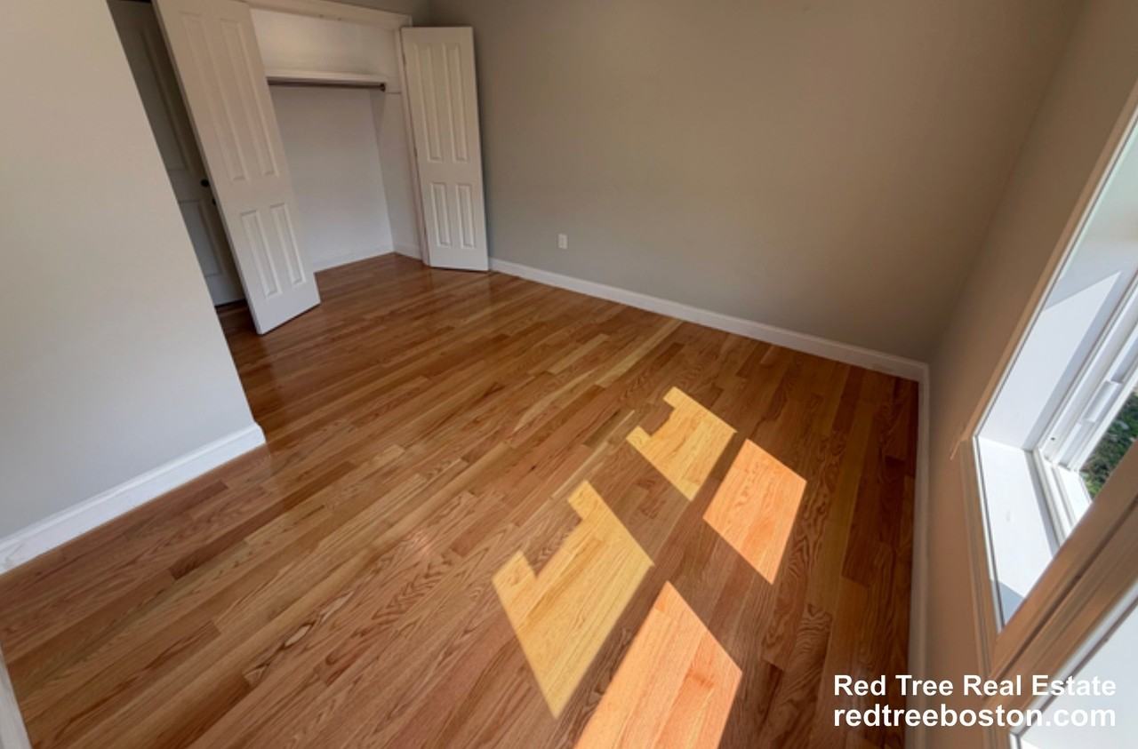 231 Foster St - Photo 3 of 9