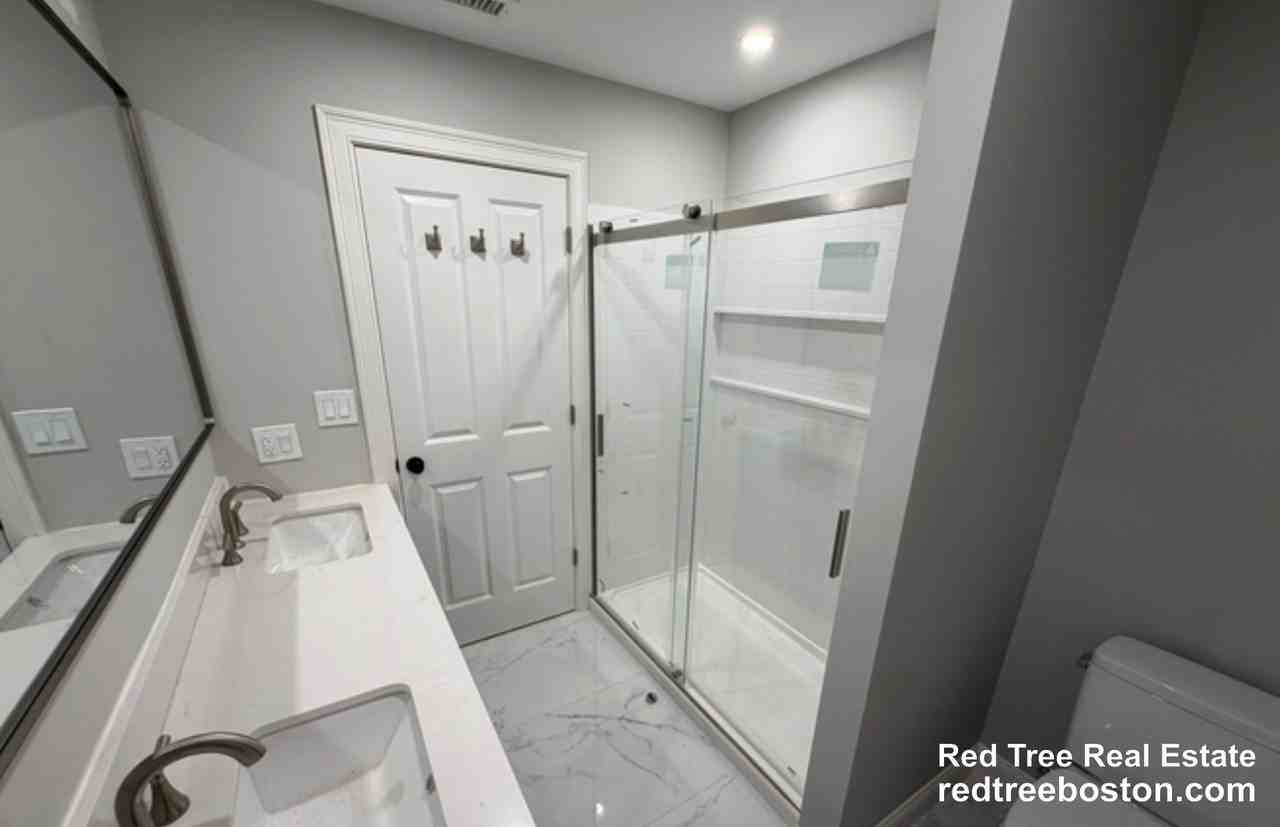 231 Foster St - Photo 6 of 9